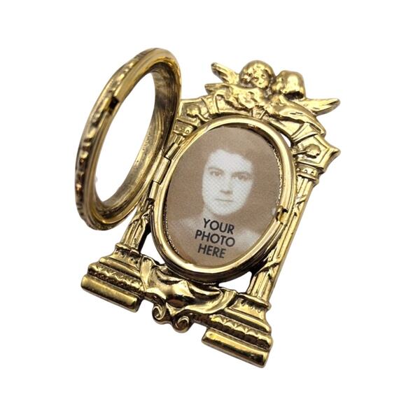 1928 Jewelry - Vintage 1928 Hinge Photo Locket Gold Tone Cherub Frame Brooch/Pendant